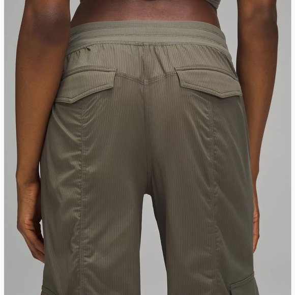 NWT Lululemon Dance Studio Relaxed-Fit Mid-Rise Cargo Pant - Picture 7 of 9